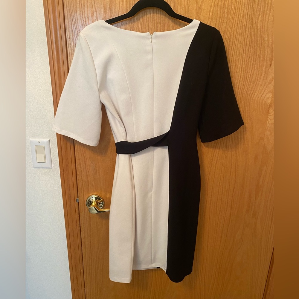 Maggy London size 4 black & white dress with belt - Picture 4 of 4